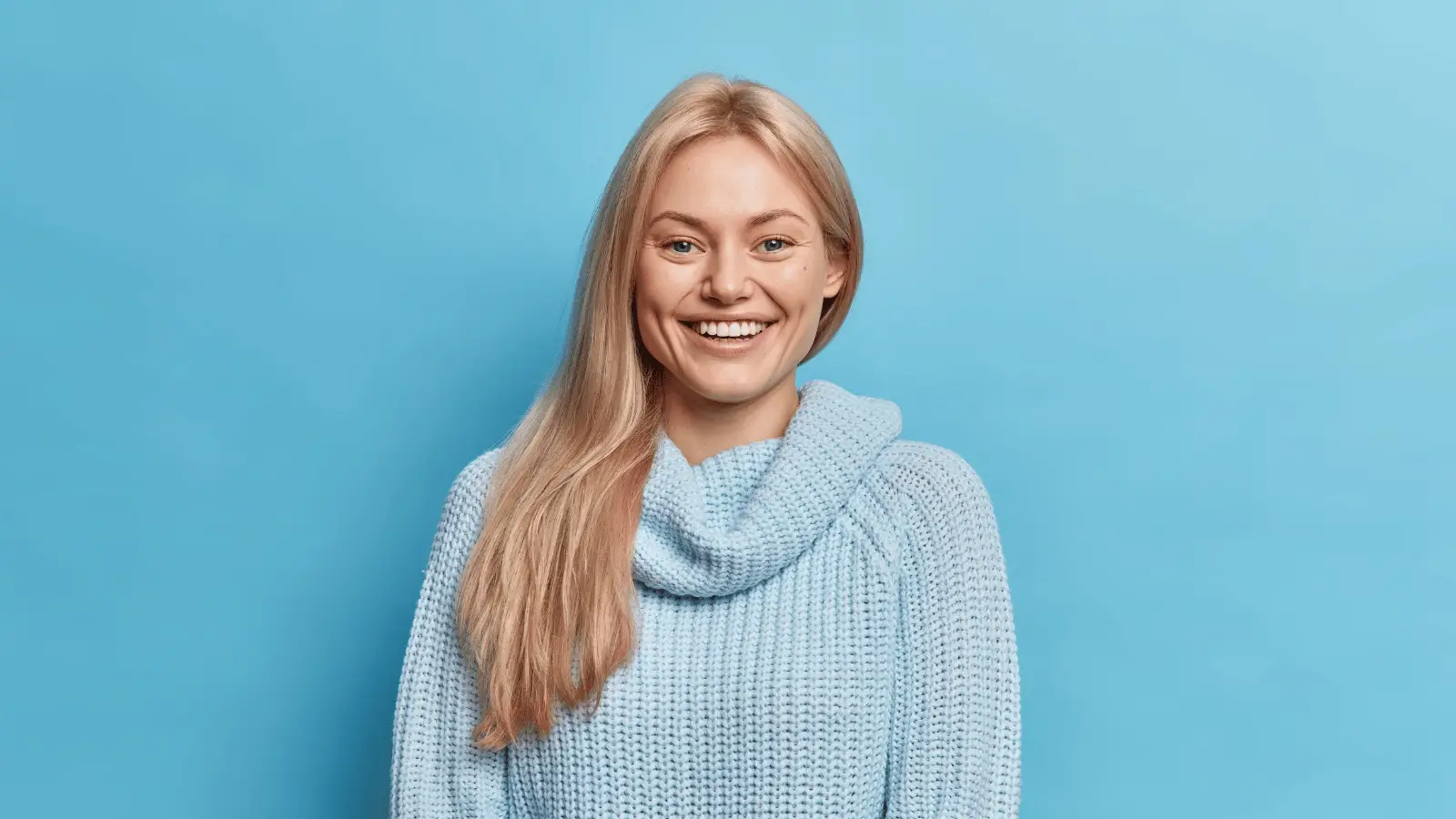 Confidently smiling after cosmetic denta treatment